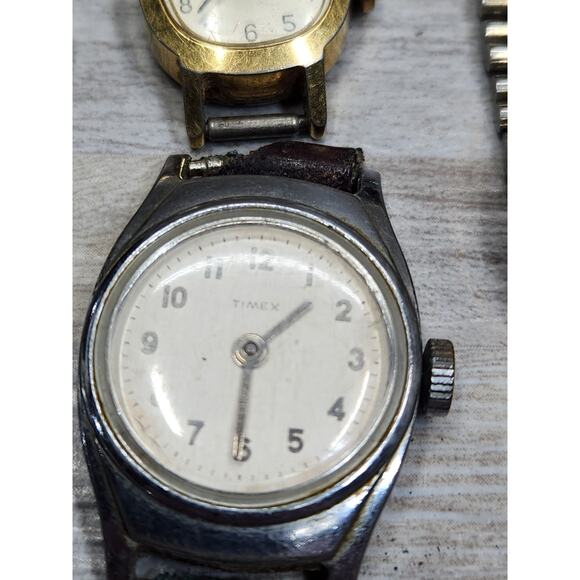 LOT OF 13 VINTAGE LADIES Timex WRIST WATCHES PARTS REPAIR Untested - Picture 7 of 14
